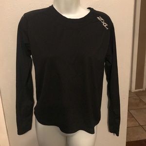 2XU exercise top